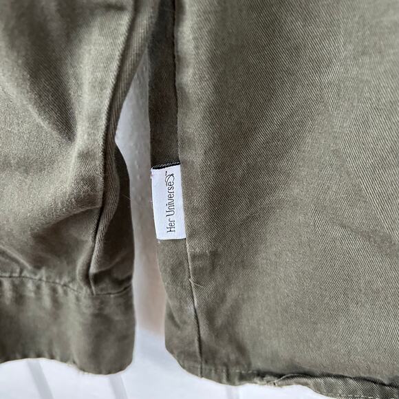 Disney Women Long Sleeve Epcot Food Wine 2021 Top Green Micky Minnie Size Large - Picture 4 of 7